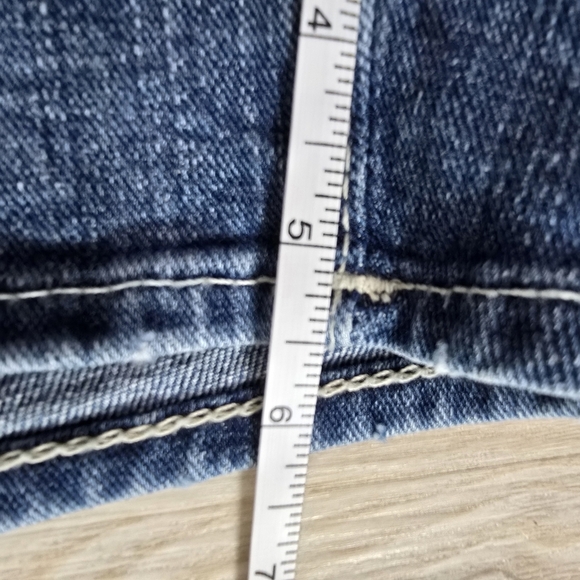 True Religion Cassie Denim Jean Shorts 28 EUC - Picture 5 of 6